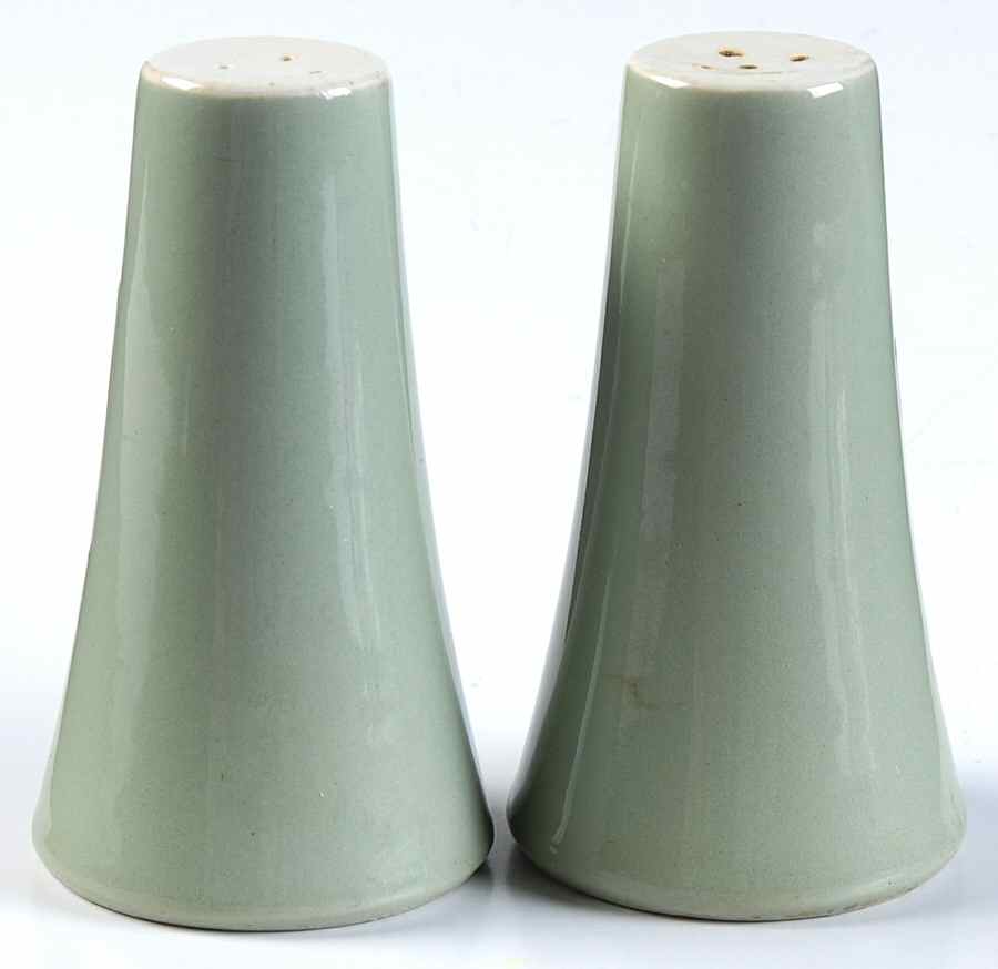 Ivy Wreath Salt & Pepper Set by Harker-1