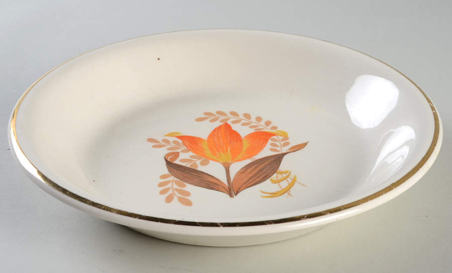 Modern Tulip Pie Serving Plate by Harker-1