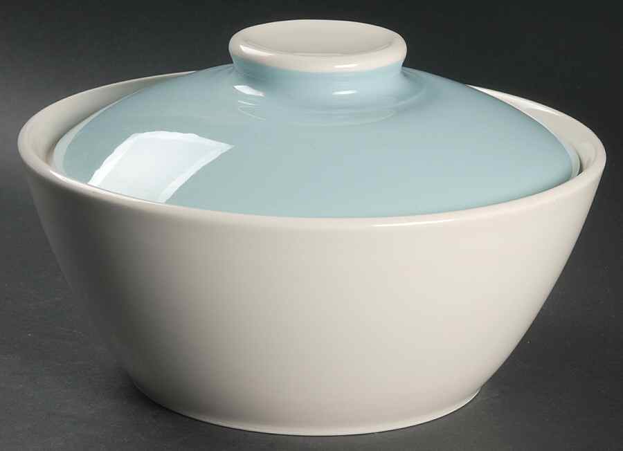 Petit Fleurs (Round, Smooth Edge) 2 Qt Round Covered Casserole by Harker-1
