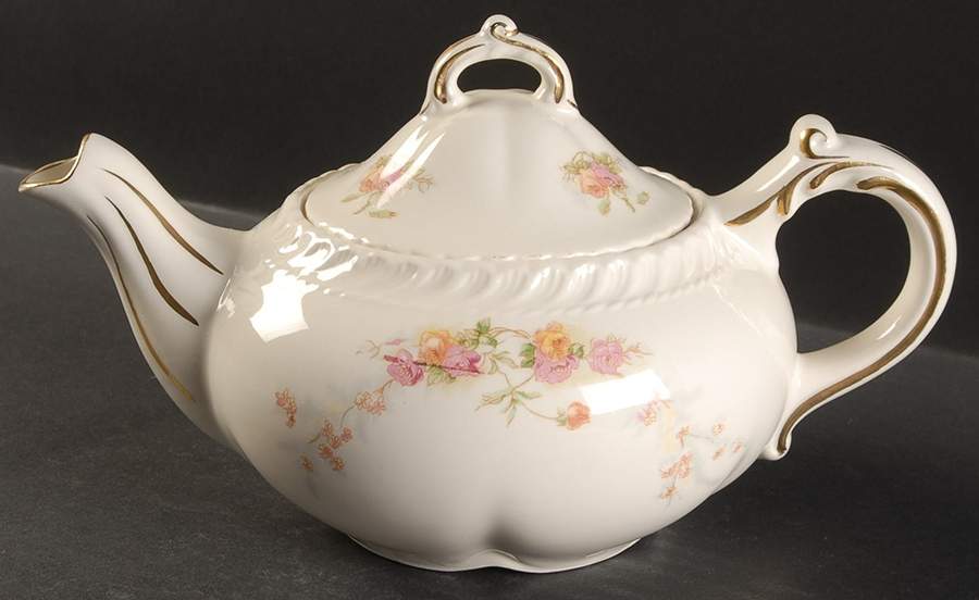 Sweetheart Rose (Royal Gadroon) Teapot & Lid by Harker-1