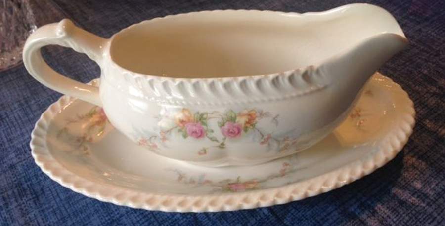 Sweetheart Rose (Royal Gadroon) Gravy Boat & Underplate by Harker-1