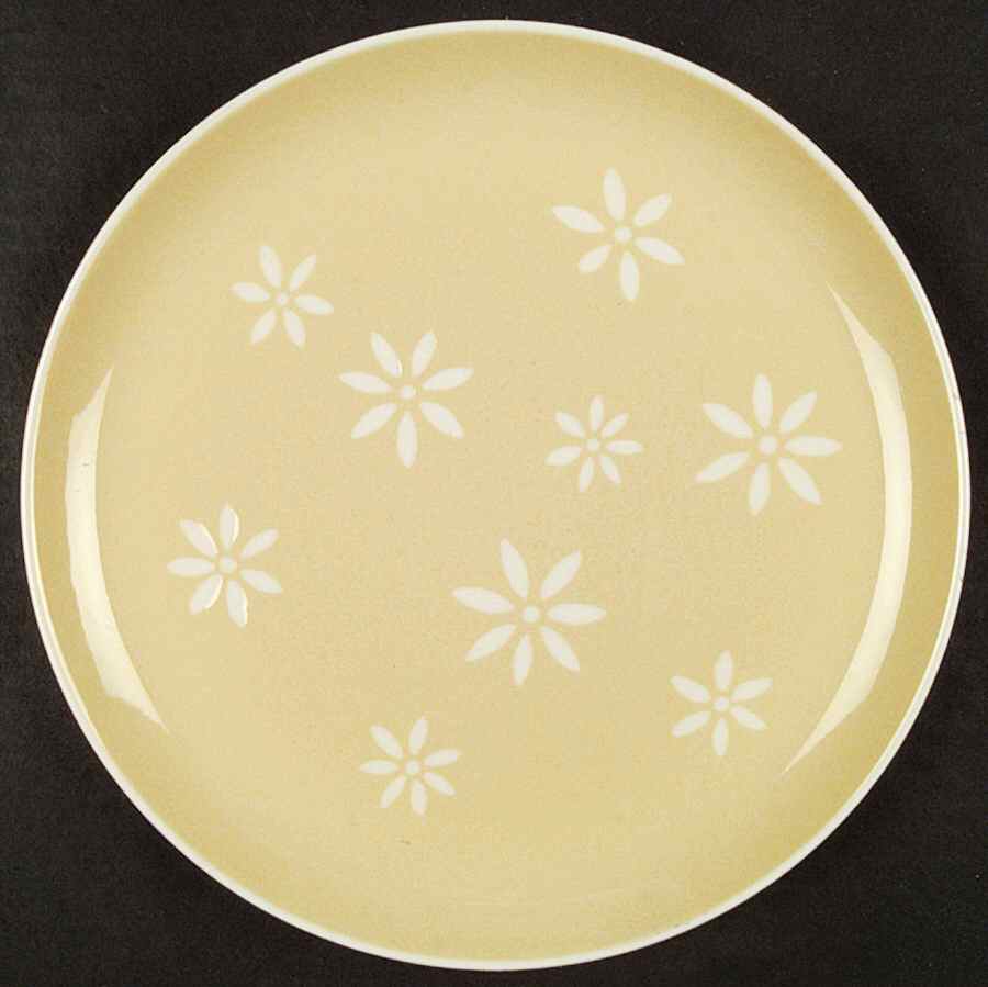 White Daisy Dinner Plate by Harker-1