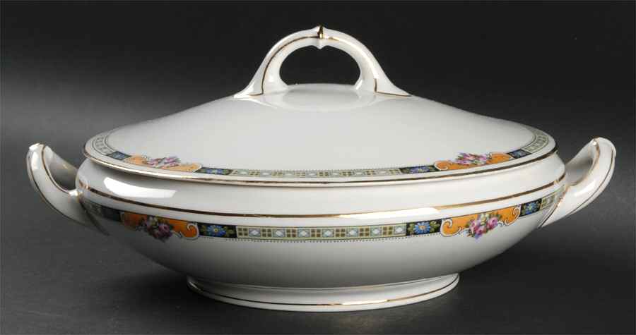 Admiral Round Covered Vegetable by Heinrich - H&C-1