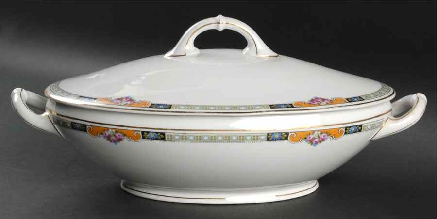 Admiral Oval Covered Vegetable by Heinrich - H&C-1
