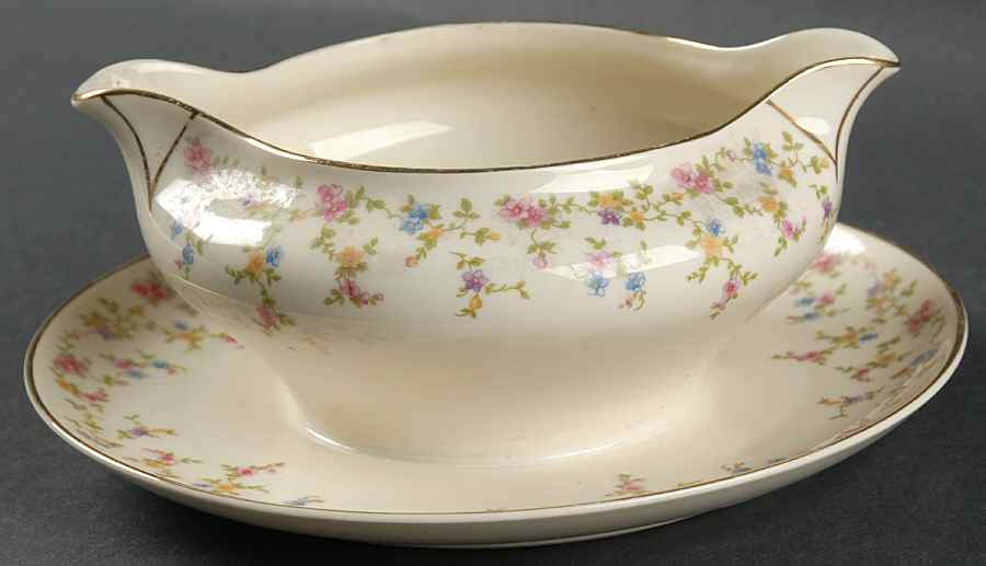 Arcadia (Gold Trim) Gravy Boat with Attached Underplate by Heinrich - H&C-1