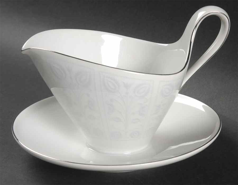 Aria Gravy Boat with Attached Underplate by Heinrich - H&C-1