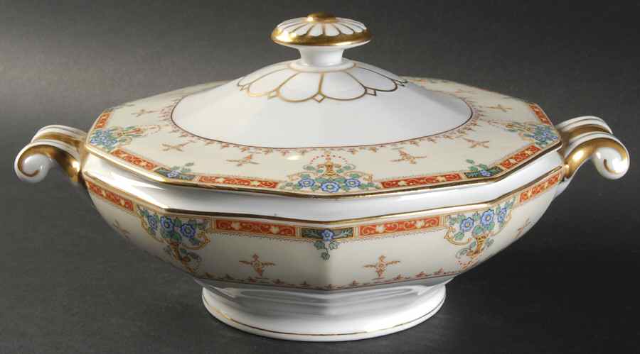 Bella Round Covered Vegetable by Heinrich - H&C-1