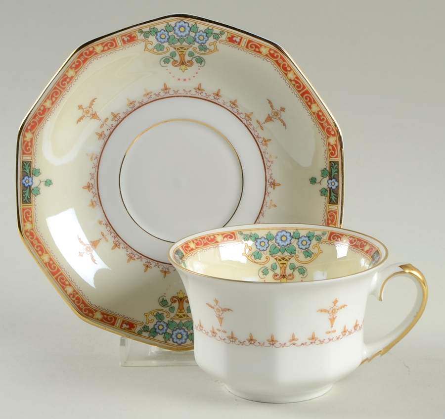 Bella Flat Cup & Saucer Set by Heinrich - H&C-1