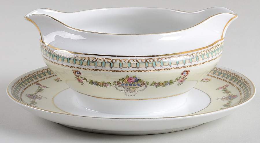 Beverly Gravy Boat with Attached Underplate by Heinrich - H&C-1