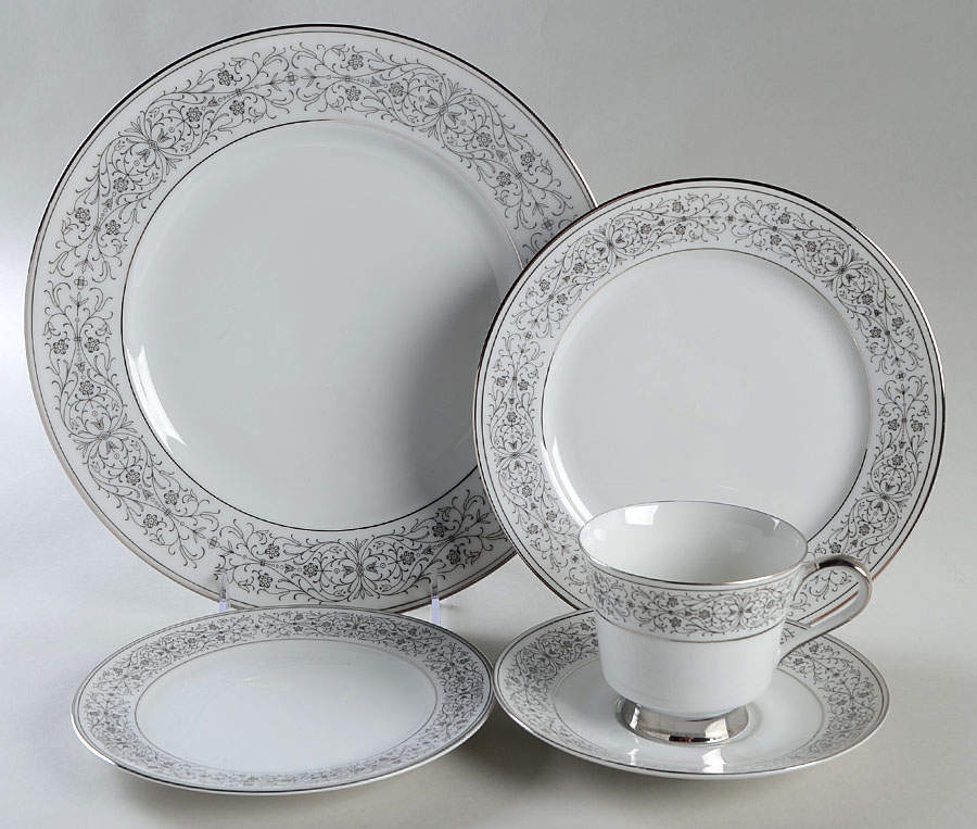 Black Lace 5 Piece Place Setting by Heinrich - H&C-1