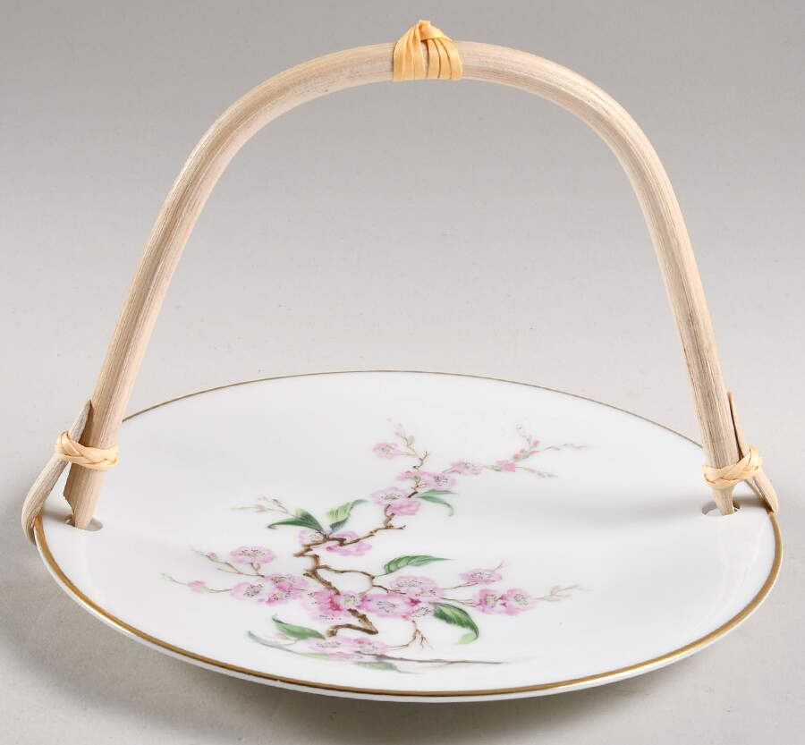 Blossomtime White 5 3/8"-5 5/8" Bamboo Handled Serving Plate  HC by Heinrich - H&C-1