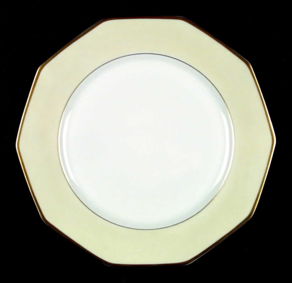 Colonial Dinner Plate by Heinrich - H&C-1