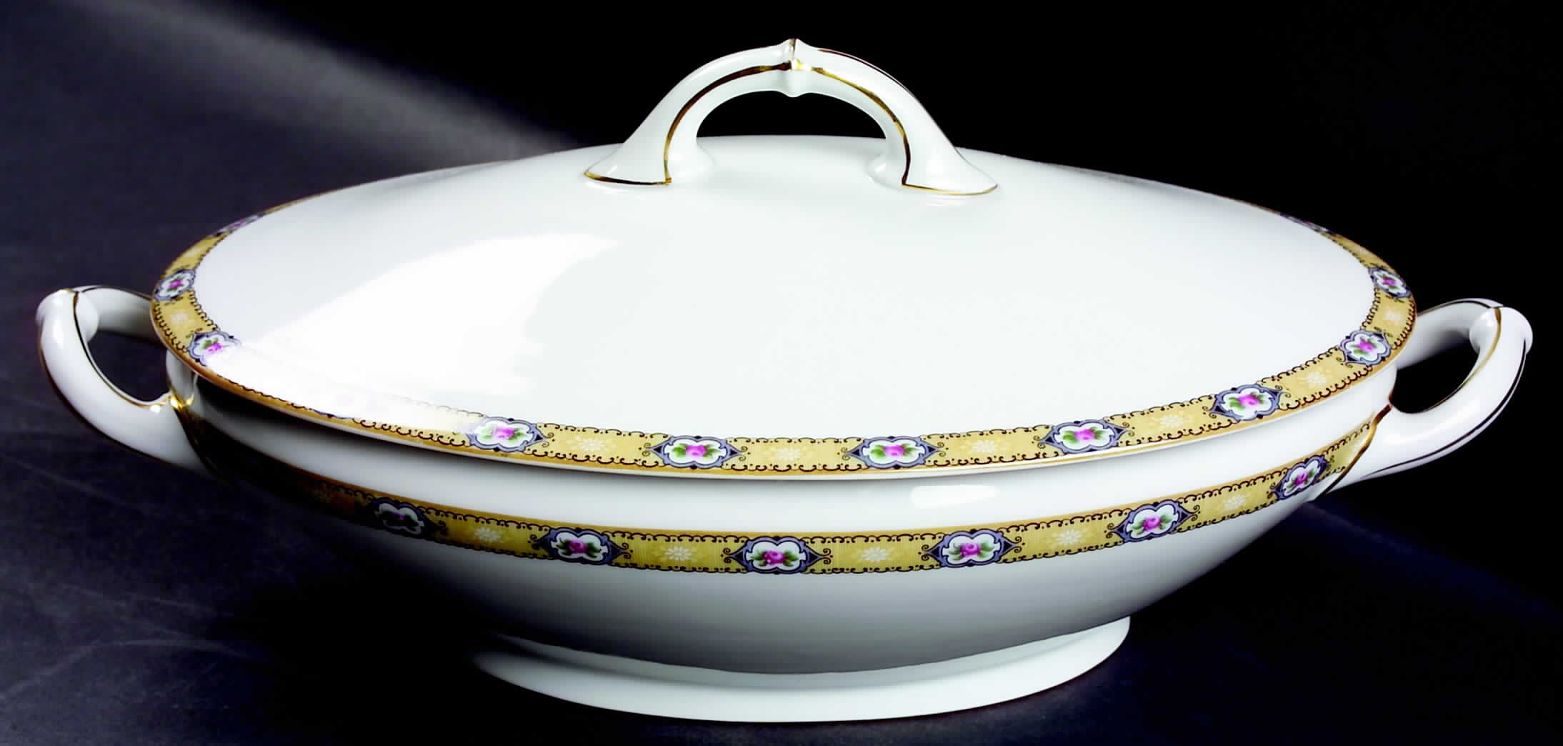 Concord Oval Covered Vegetable by Heinrich - H&C-1