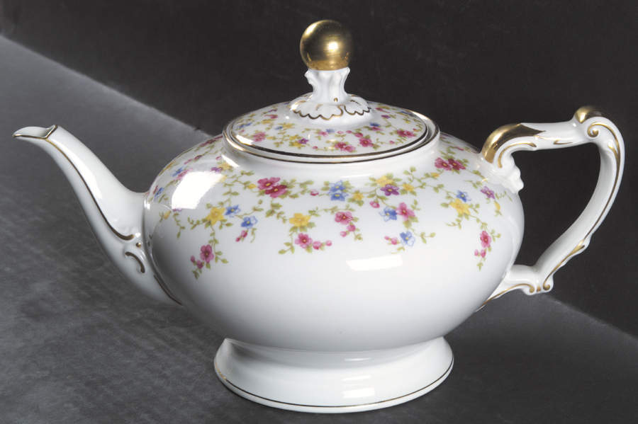 Coquette White Teapot & Lid by Heinrich - H&C-1