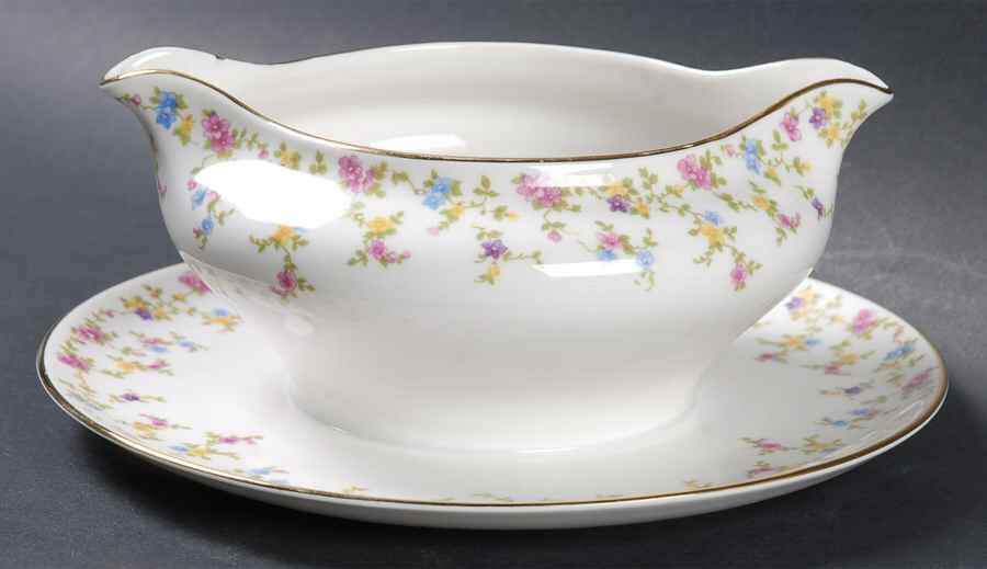 Coquette White Gravy Boat with Attached Underplate by Heinrich - H&C-1
