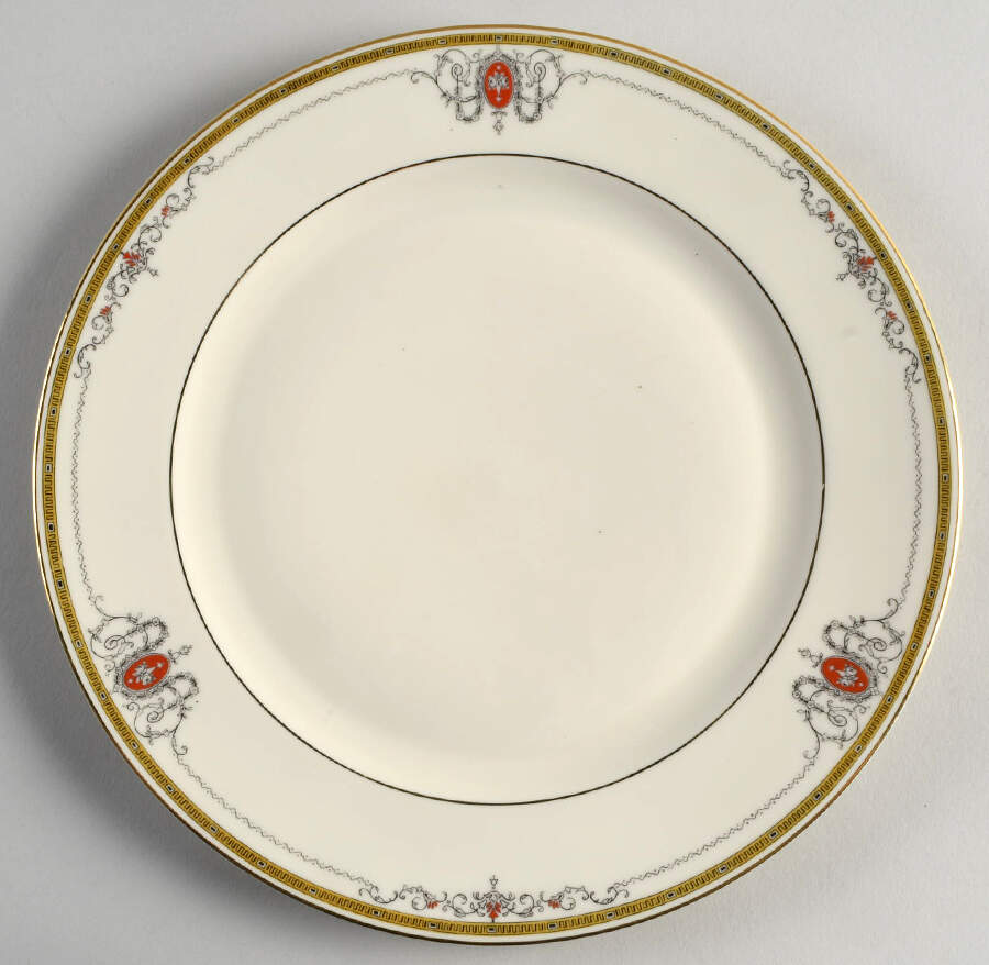 Crusader (Smooth) Dinner Plate by Heinrich - H&C-1