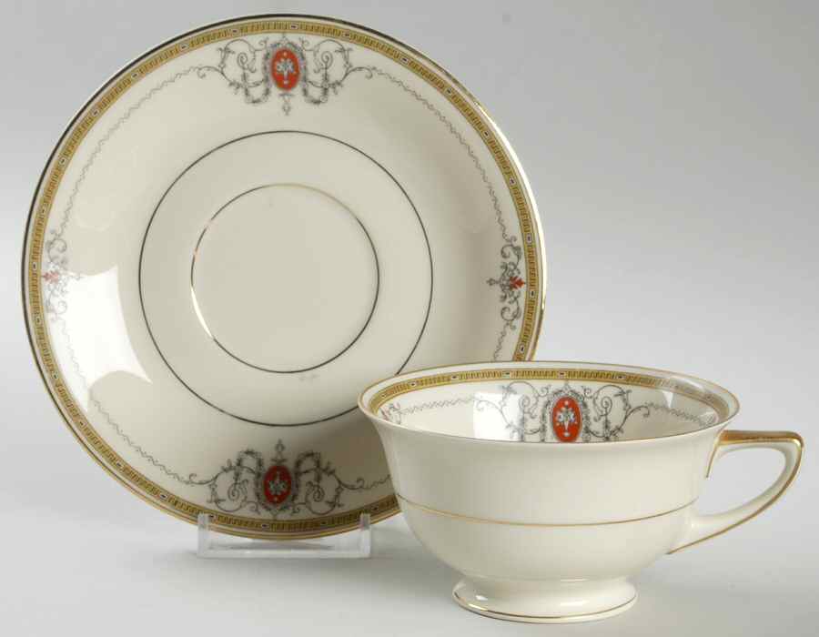 Crusader (Smooth) Footed Cup & Saucer Set by Heinrich - H&C-1