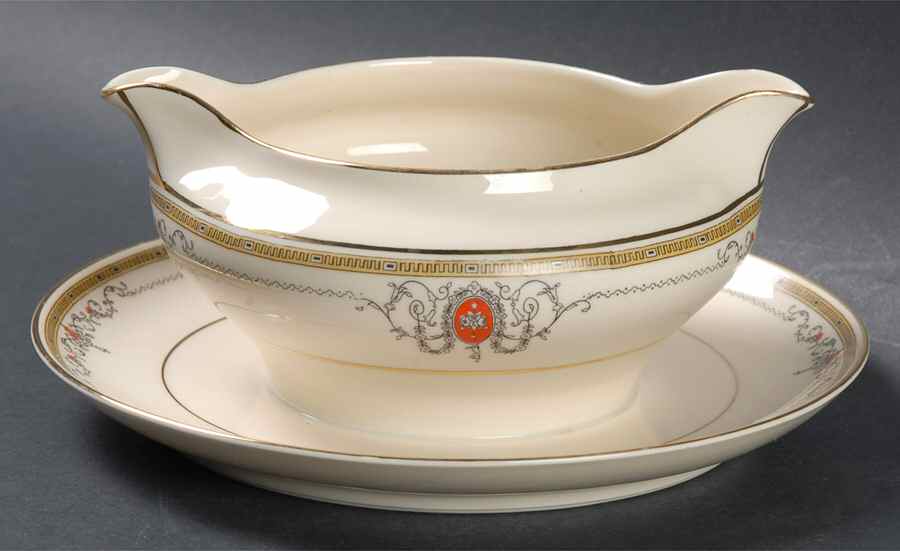 Crusader (Smooth) Gravy Boat with Attached Underplate by Heinrich - H&C-1