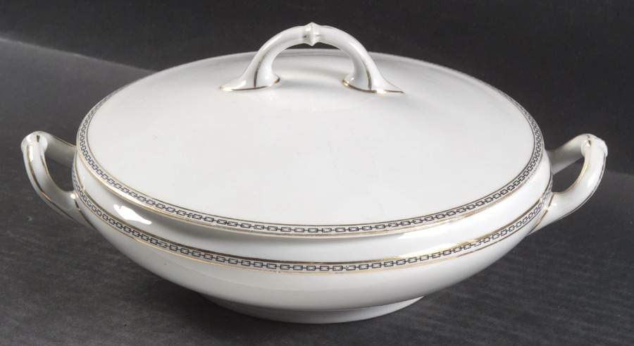 Dallas Round Covered Vegetable by Heinrich - H&C-1