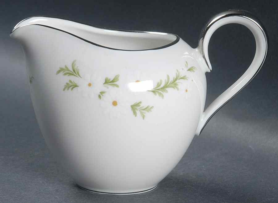 Daisy Wreath Creamer by Heinrich - H&C-1