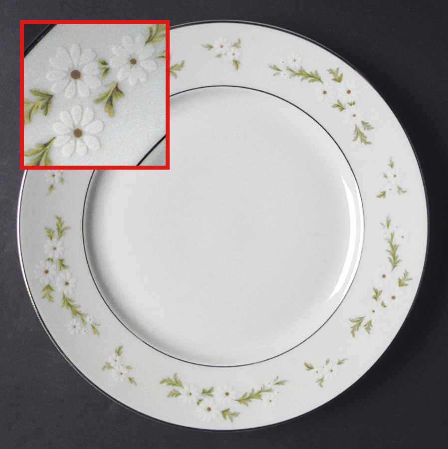 Daisy Wreath Dinner Plate by Heinrich - H&C-1