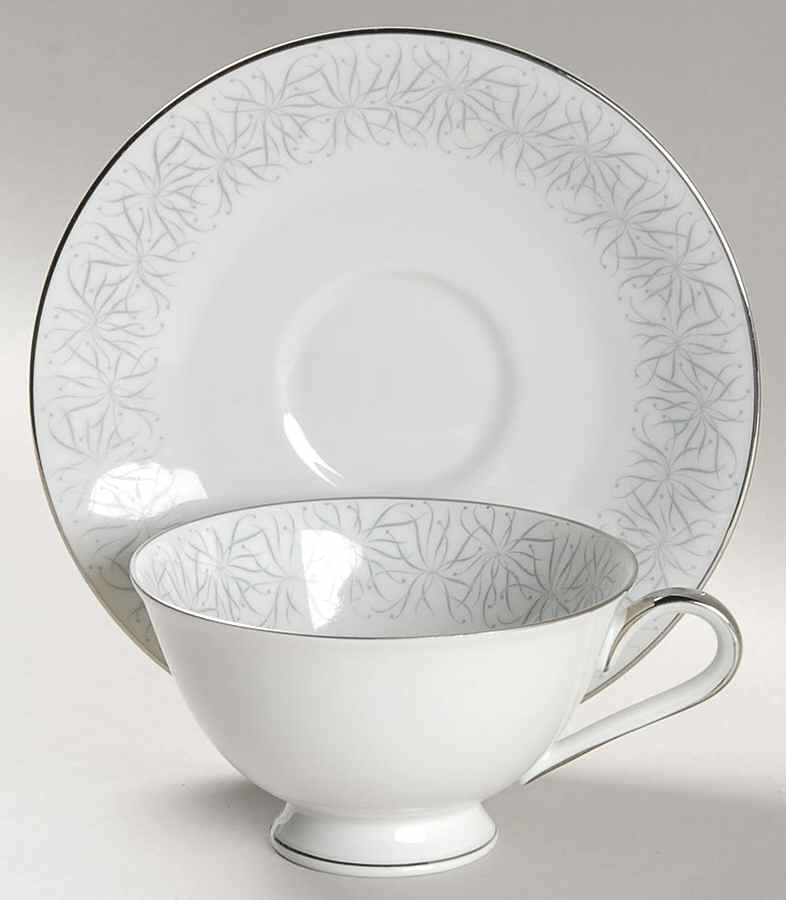 Flair Footed Cup & Saucer Set by Heinrich - H&C-1