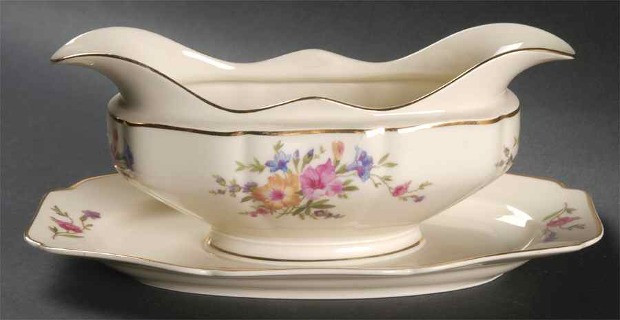 HC11 (Cream Background) Gravy Boat with Attached Underplate by Heinrich - H&C-1