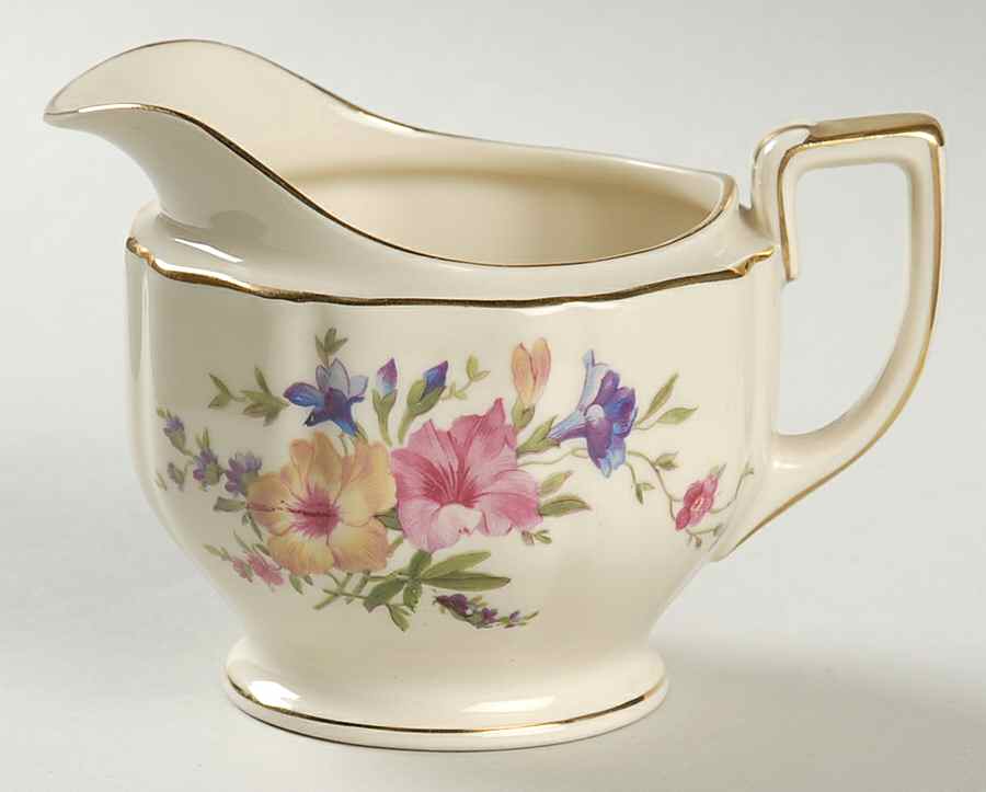 HC11 (Cream Background) Creamer by Heinrich - H&C-1