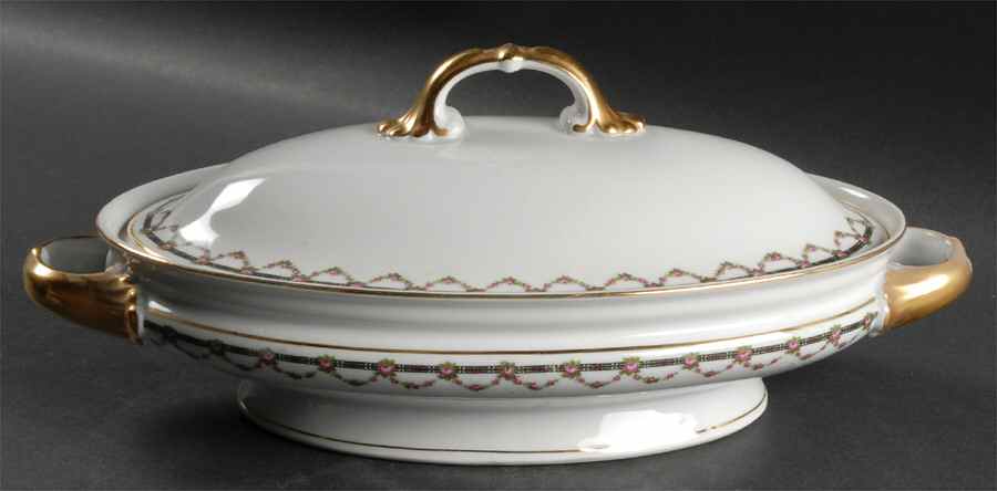 9642 Oval Covered Vegetable by Heinrich - H&C-1