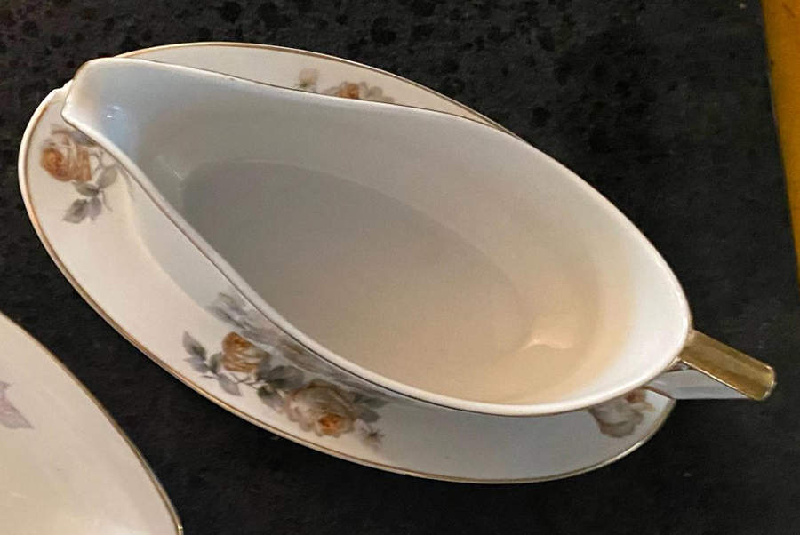 HC187 Gravy Boat with Attached Underplate by Heinrich - H&C-1