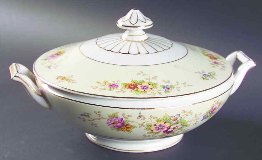 HC206 Round Covered Vegetable by Heinrich - H&C-1