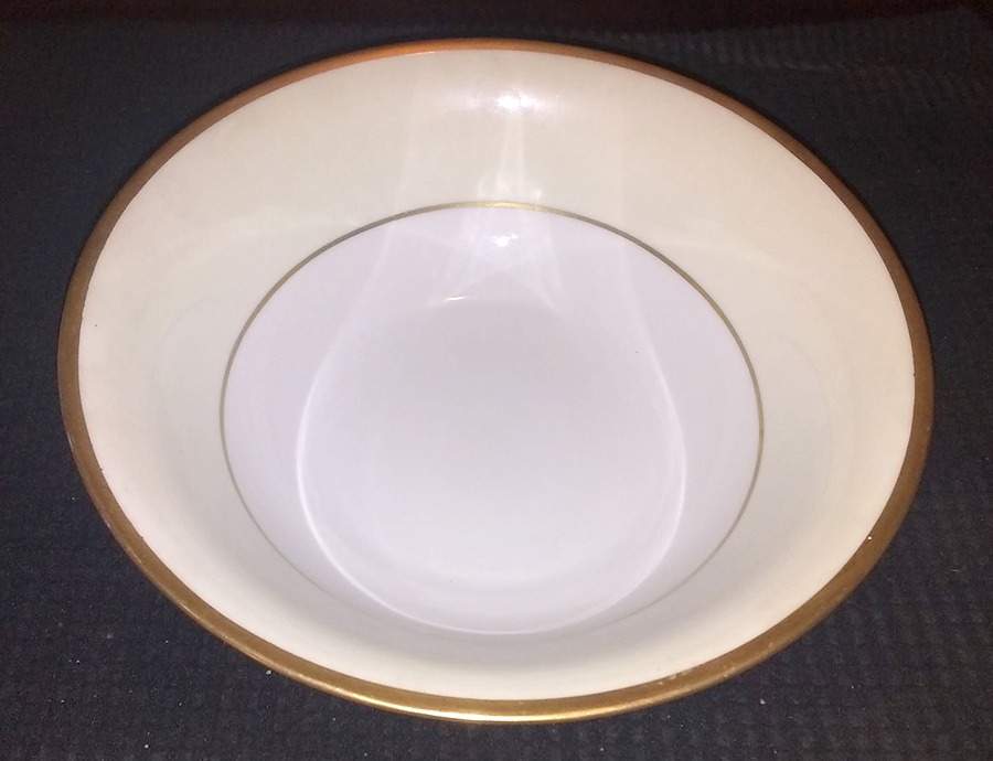 HC221 9" Round Vegetable Bowl by Heinrich - H&C-1