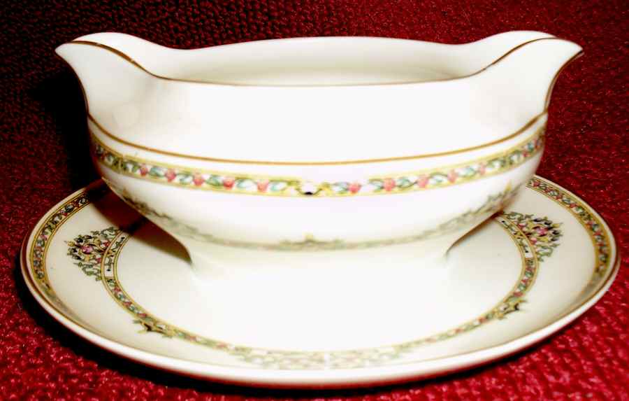 HC243 Gravy Boat with Attached Underplate by Heinrich - H&C-1