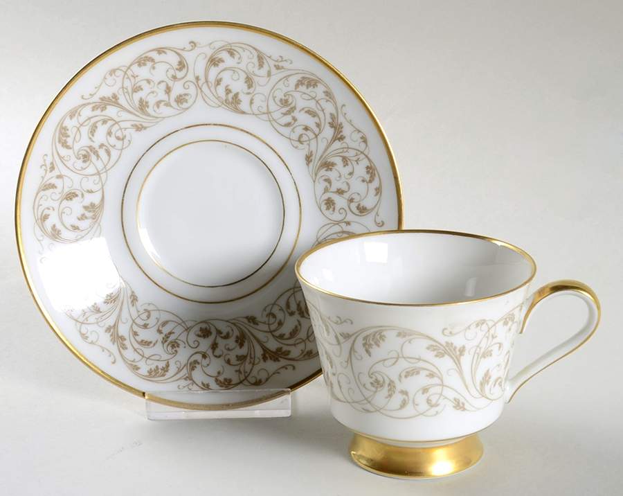 HC27 Footed Cup & Saucer Set by Heinrich - H&C-1