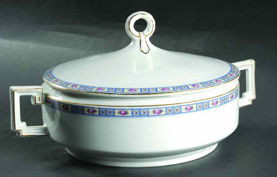 HC28 Round Covered Vegetable by Heinrich - H&C-1