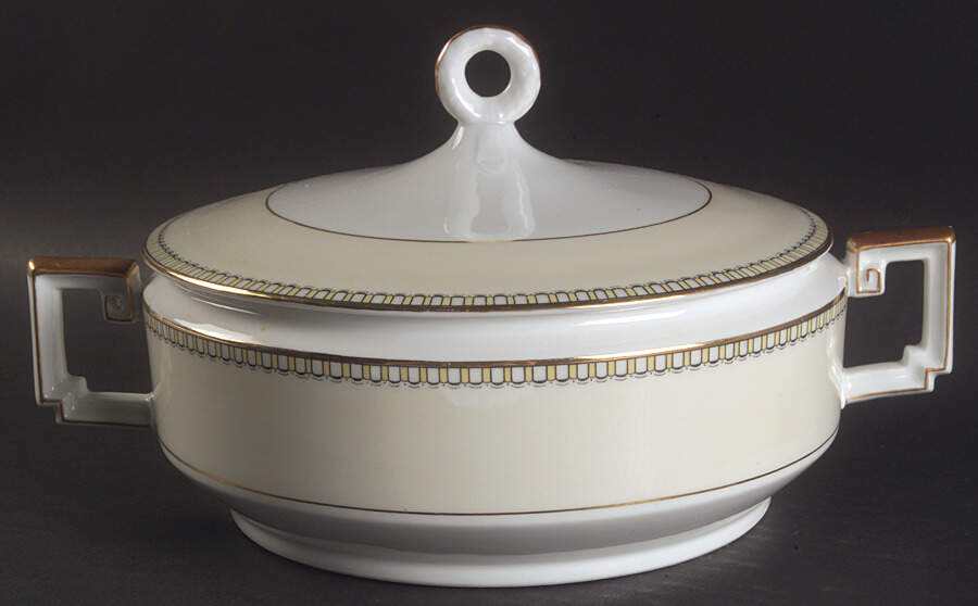 HC287 Round Covered Vegetable by Heinrich - H&C-1