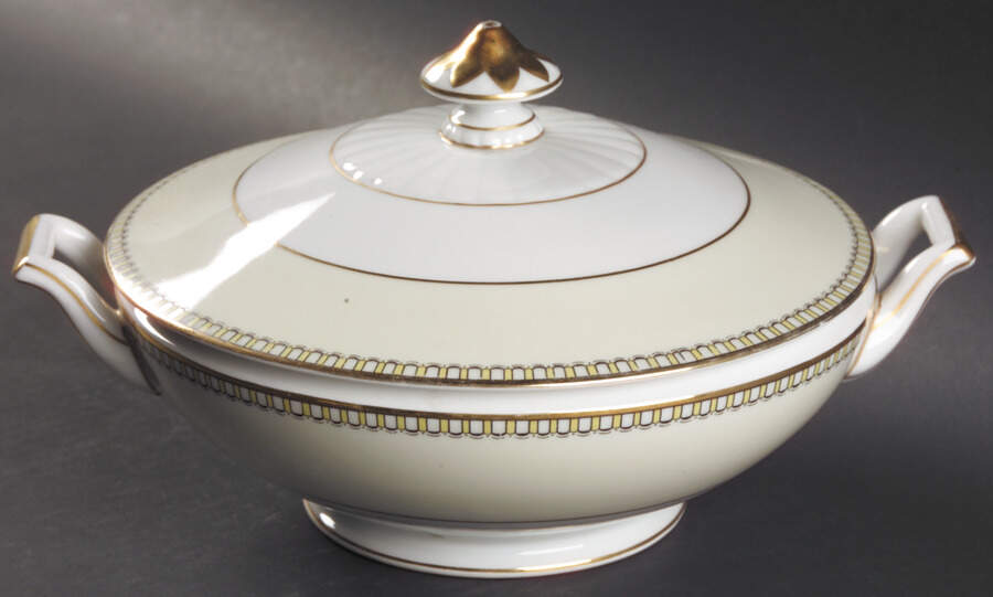 HC287 Round Covered Vegetable by Heinrich - H&C-1
