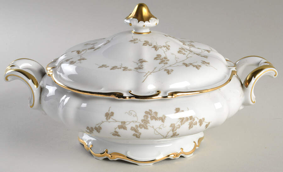 17971 Round Covered Vegetable by Heinrich - H&C-1