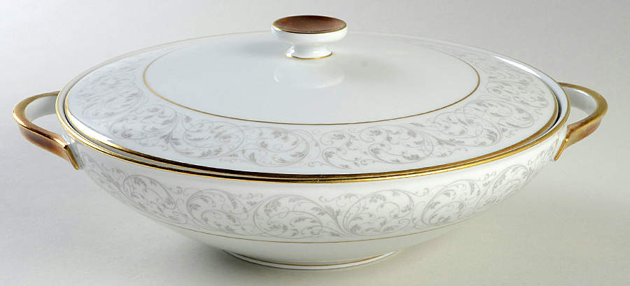 HC329 Round Covered Vegetable by Heinrich - H&C-1