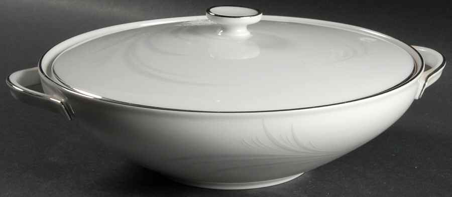 19307 Round Covered Vegetable by Heinrich - H&C-1