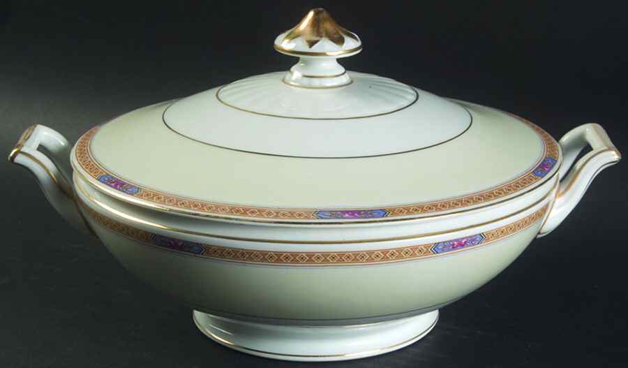 HC359 Round Covered Vegetable by Heinrich - H&C-1
