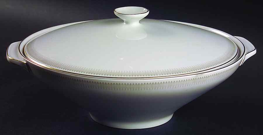HC373 Round Covered Vegetable by Heinrich - H&C-1