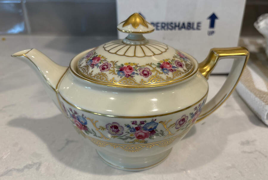 HC393 Teapot & Lid by Heinrich - H&C-1