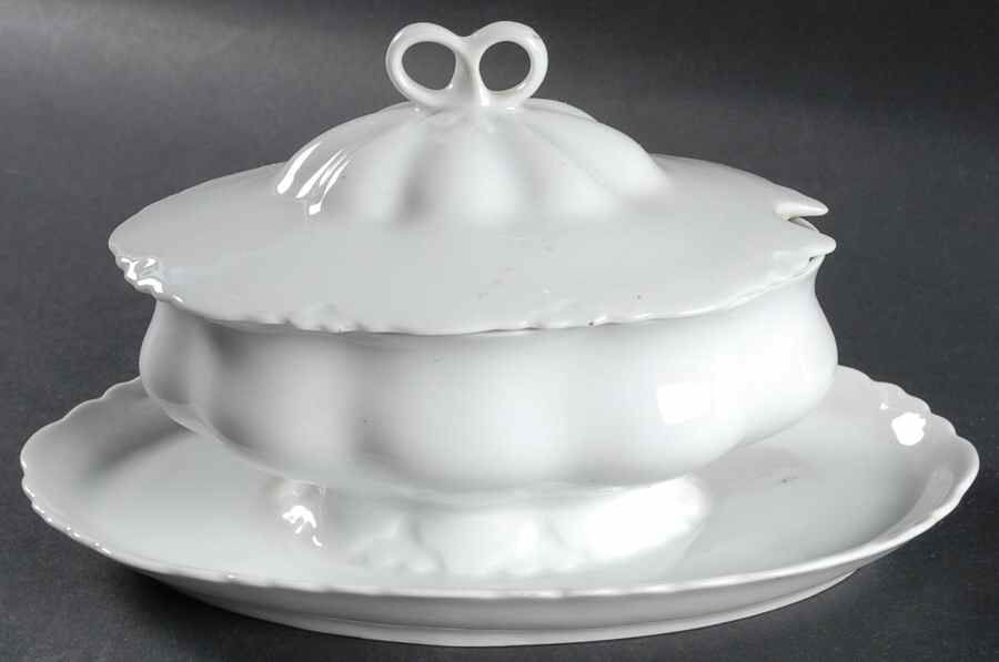 HC396 Gravy Boat w/Attached Underplate & Lid by Heinrich - H&C-1