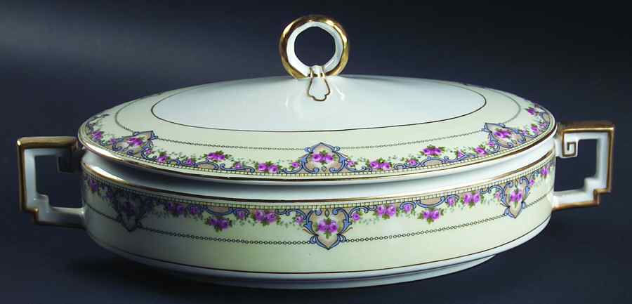 70366 Oval Covered Vegetable by Heinrich - H&C-1