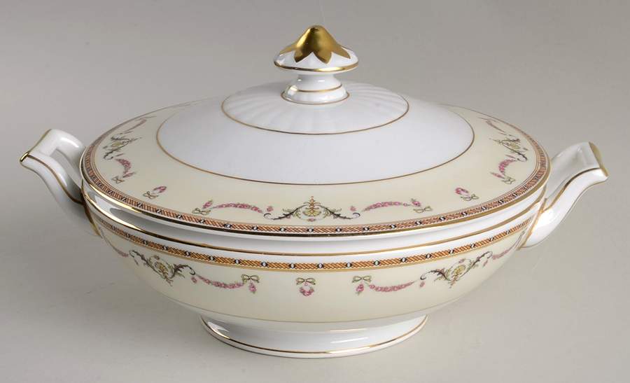 HC481 (Cream Rim, White Center) Round Covered Vegetable by Heinrich - H&C-1