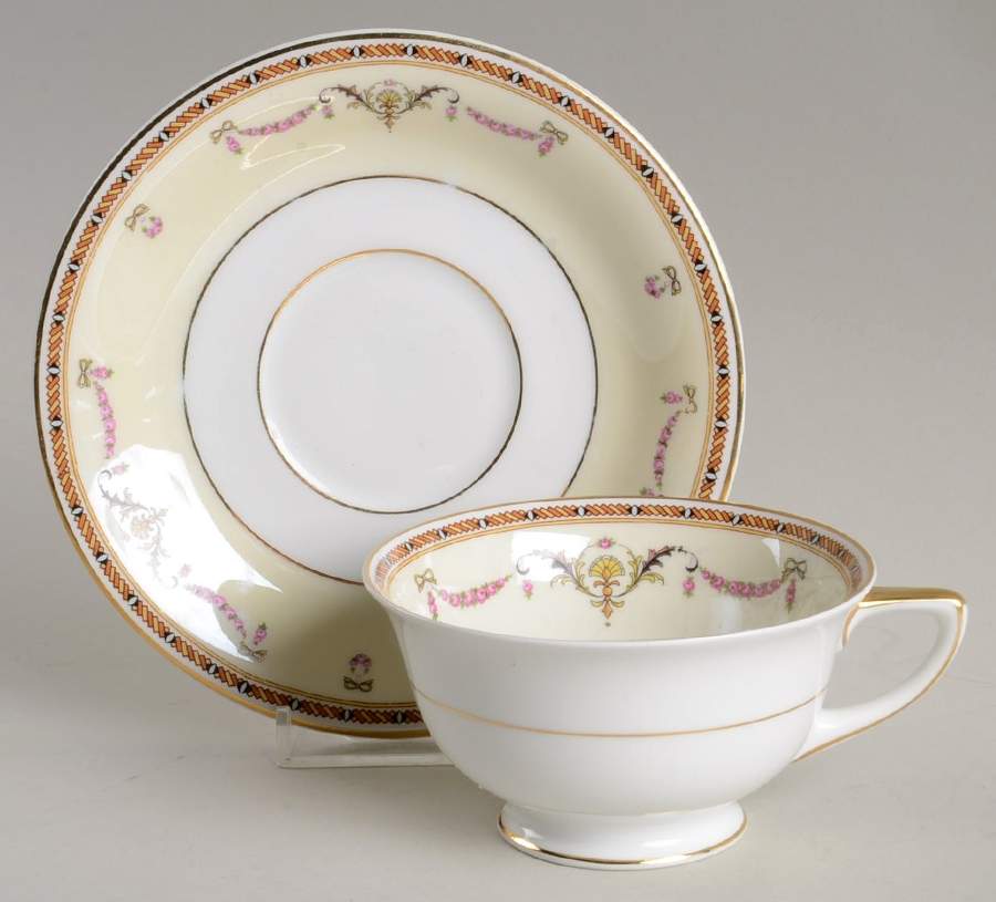 HC481 (Cream Rim, White Center) Footed Cup & Saucer Set by Heinrich - H&C-1