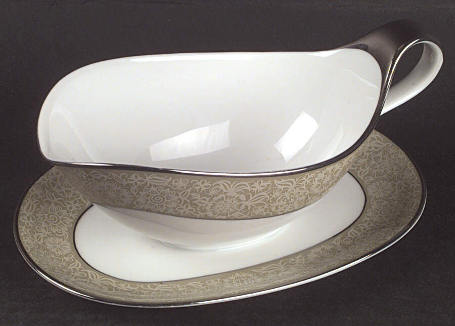 HC490 Gravy Boat with Attached Underplate by Heinrich - H&C-1