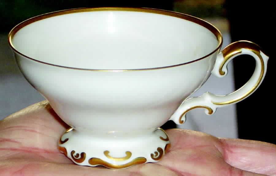 16209 Footed Demitasse Cup by Heinrich - H&C-1