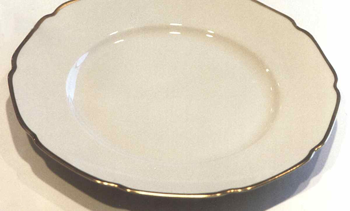 6257 (Scalloped) Dinner Plate by Heinrich - H&C-1